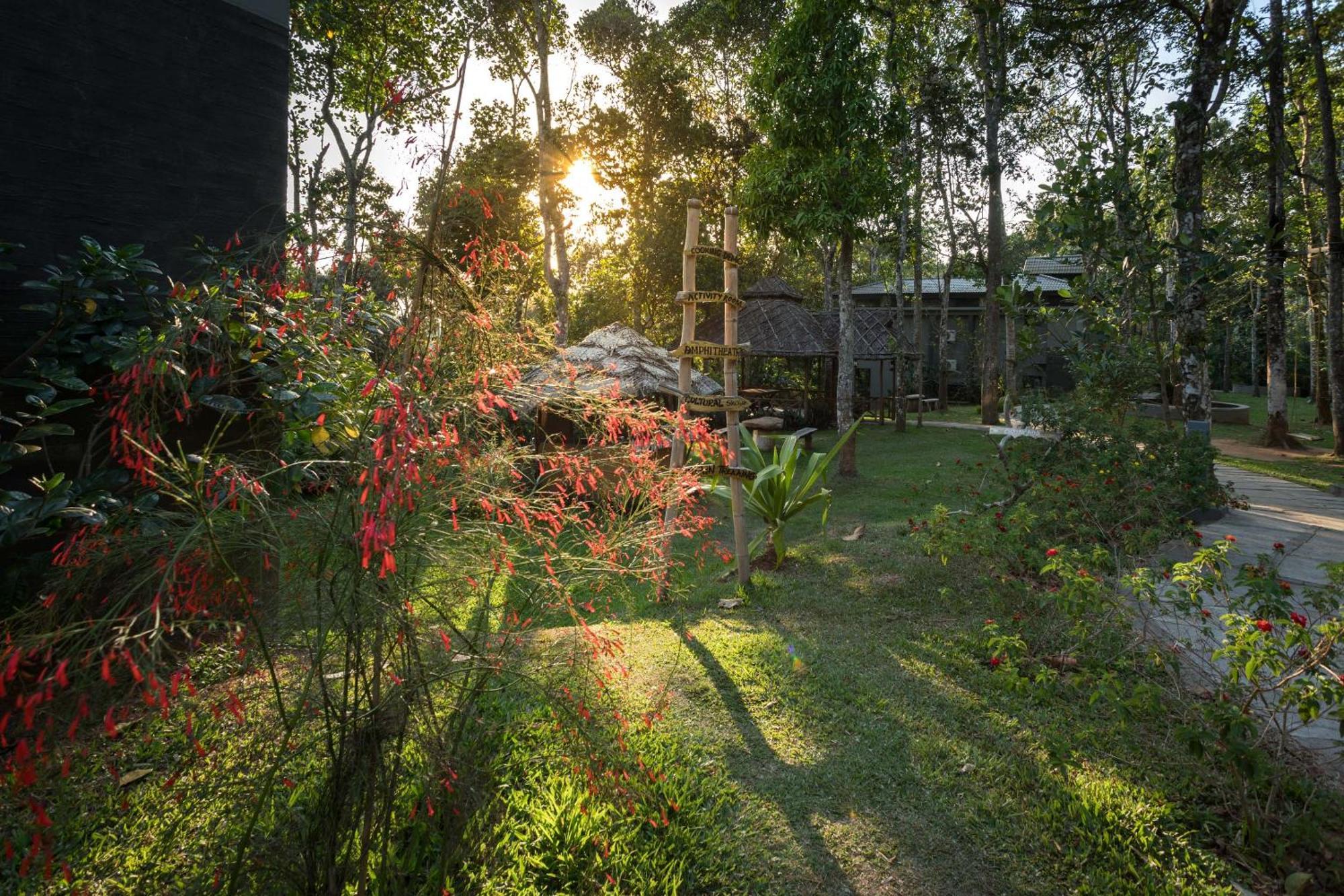 The Mountain Courtyard Thekkady Hotel Luaran gambar