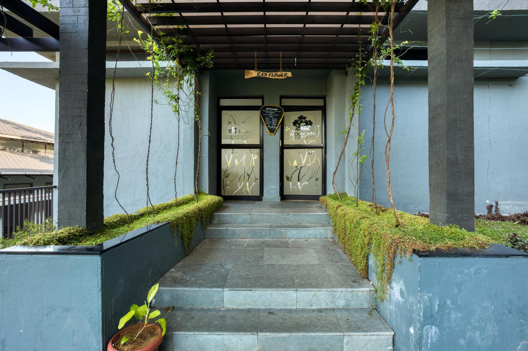 The Mountain Courtyard Thekkady Hotel Luaran gambar